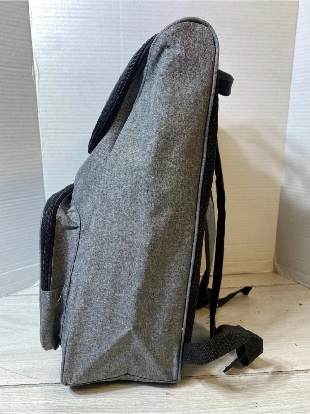 Thule Gray Laptop Backpack Travel Casual Bookbag School Daypack Business T Logo